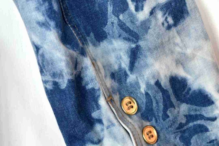 a pair of jeans with buttons on them.