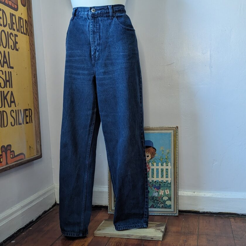 A mannequin wearing a pair of blue jeans.